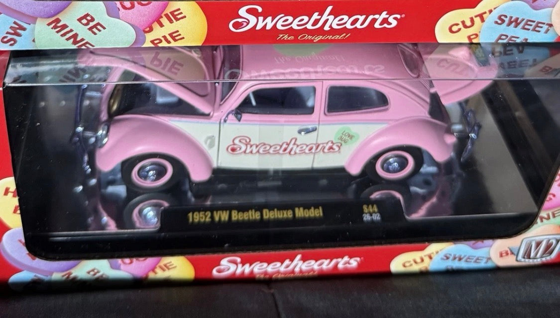 M2 Machines 2026 Sweethearts 1952 VW Beetle Deluxe Model Chase